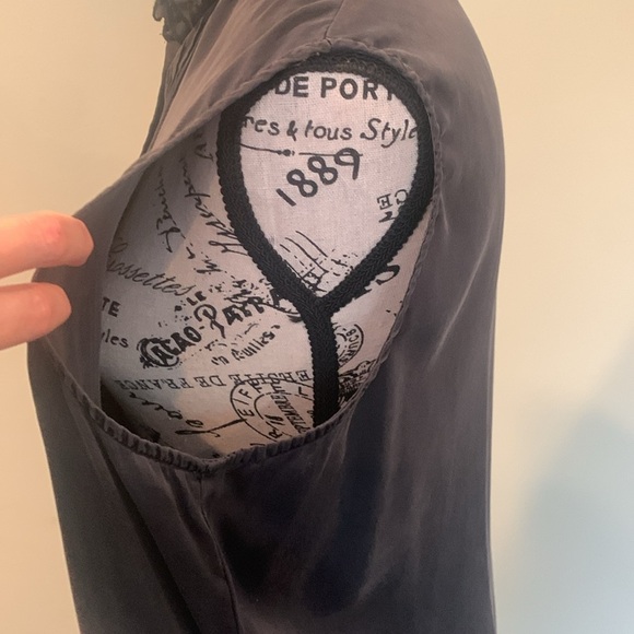 Tahari Black Sleeveless Silk Blouse Top Ruffle Neck Women’s Large - Picture 4 of 7